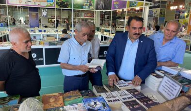 Kitap Fuarı’nda Mehmet Tırpan’a büyük ilgi