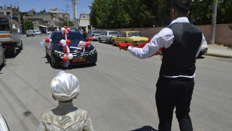 Vali Çuhadar’ın makam aracı şehidin oğluna sünnet arabası oldu