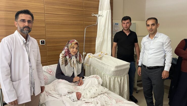 Başhekim Şirik’ten doğum yapan anne ve bebeklerine hediye