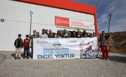 DOWN SENDROMLU ÇOCUKLAR İLK KEZ TEKNEYE BİNİP KÜREK ÇEKTİ