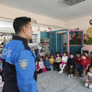 kahtada-polis-ekiplerinden-anaokulu-ogrencilerine-egitim