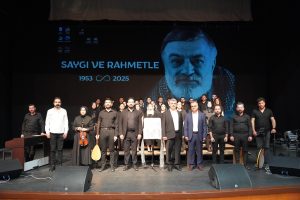 ogretmenler-korosundan-kahtali-miceye-turkulerle-anma-gecesi-duzenlendi