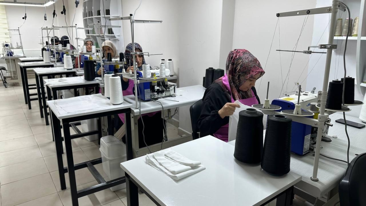 adiyaman-belediyesinin-altin-igne-projesi-kadinlara-umut-oluyor