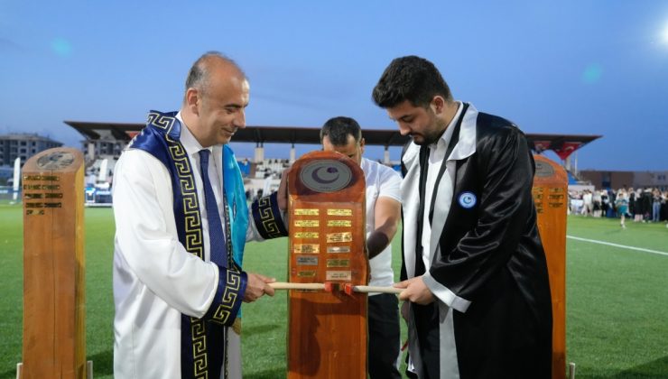 Adıyaman Üniversitesinde mezuniyet coşkusu: 3079 öğrenci diplomalarına kavuştu