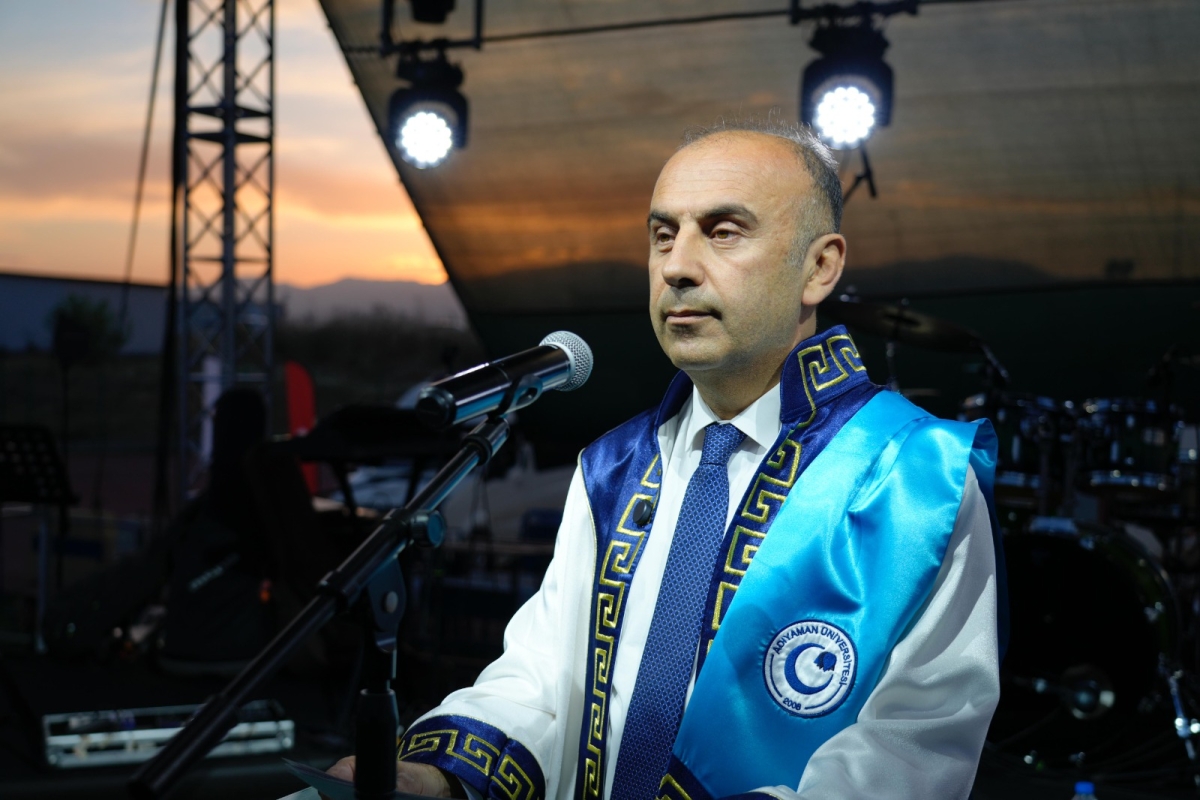 adiyaman-universitesinde-mezuniyet-coskusu-3079-ogrenci-diplomalarina-kavustu