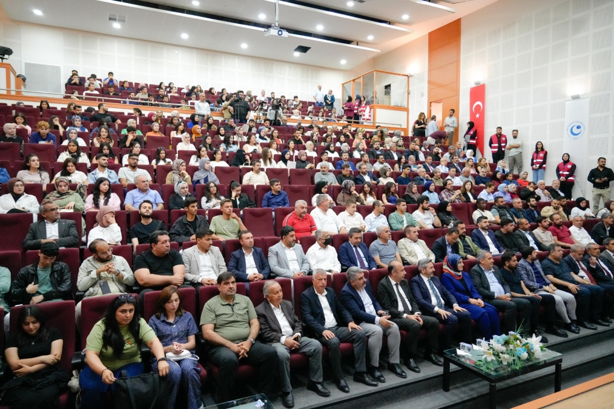 bakan-yardimcisi-ahmet-aydin-ogrencilerle-bulustu