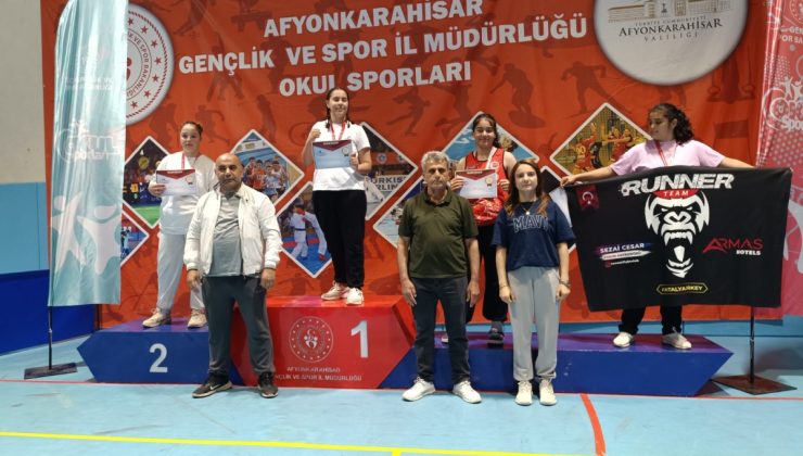 Besnili sporcular Afyonkarahisar’daki Muaythai Türkiye Şampiyonası’ndan 2 madalya ile döndü