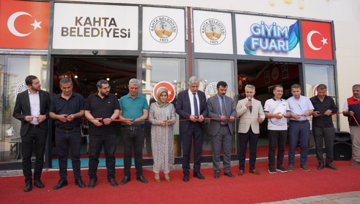 Kahta Belediyesi’nden yerel ekonomiye destek: Giyim fuarı açıldı