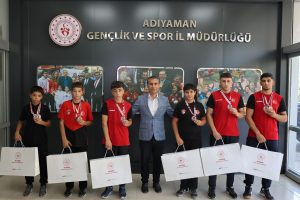 adiyamanli-gurescilerden-turkiye-sampiyonluguna-buyuk-basari