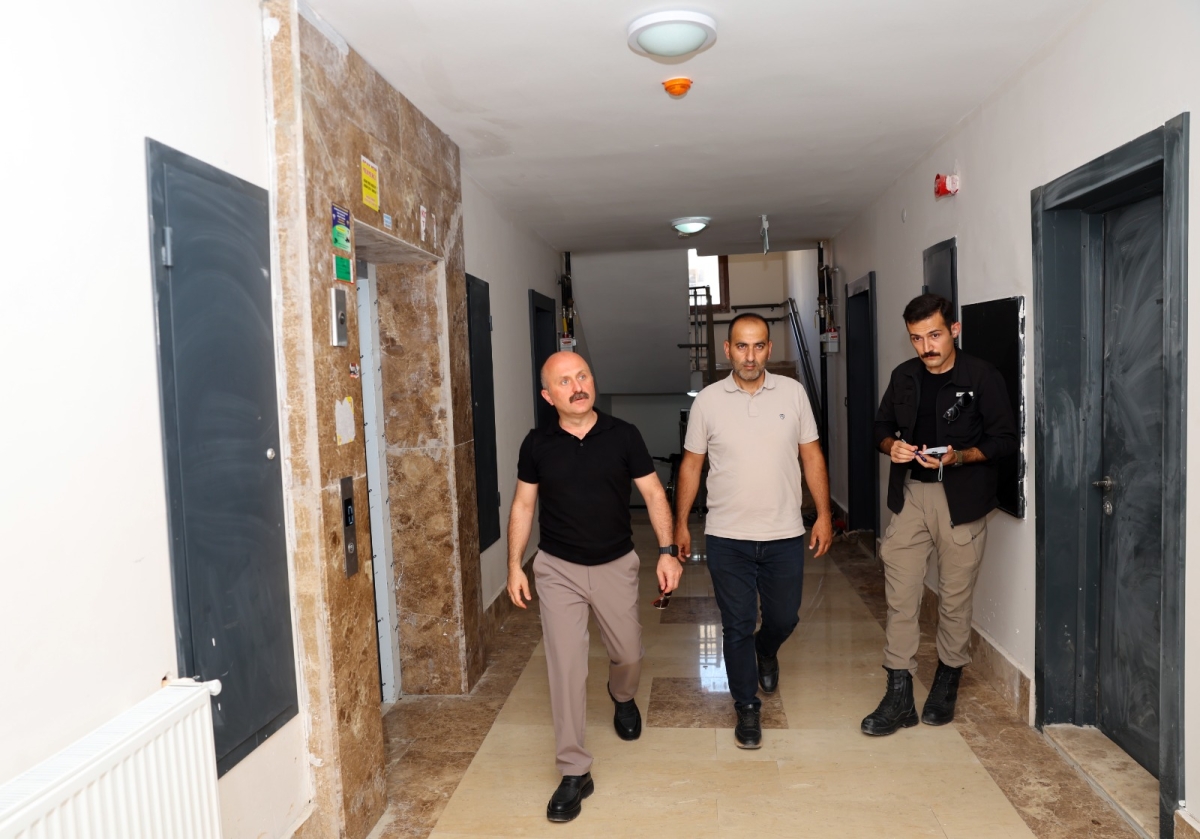 Vali Varol’dan deprem konutlarına habersiz denetim