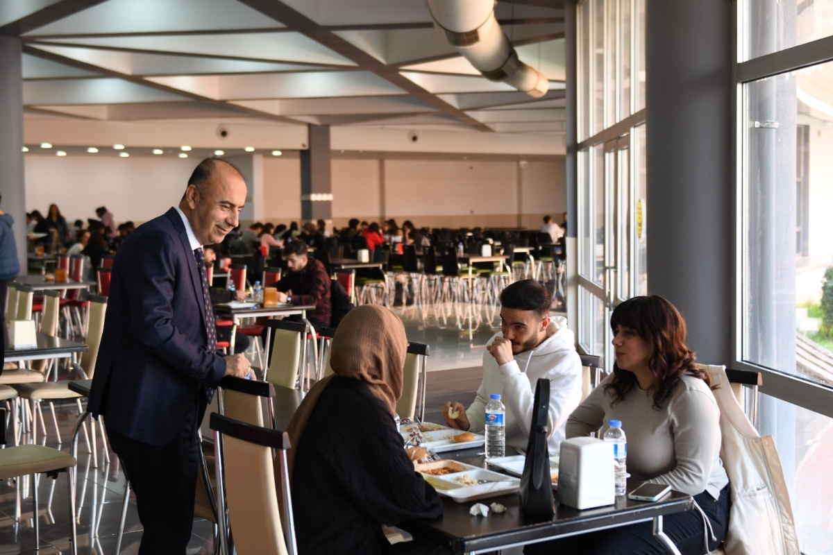 adiyaman-universitesi-bilimle-yuksel-gelecege-yon-ver-slogani-ile-ogrencilerini-bekliyor