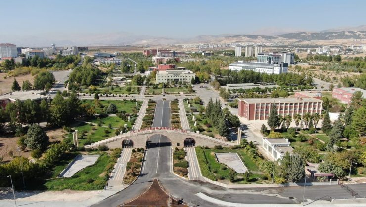 Adıyaman Üniversitesi ‘Bilimle Yüksel, Geleceğe Yön Ver’ Sloganı ile Öğrencilerini Bekliyor