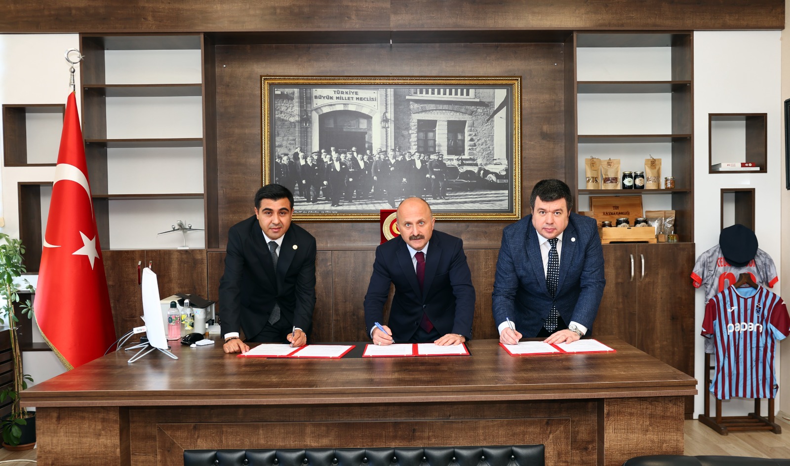 dut-incisi-kadin-eliyle-deger-kazaniyor-projesinin-protokolu-imzalandi