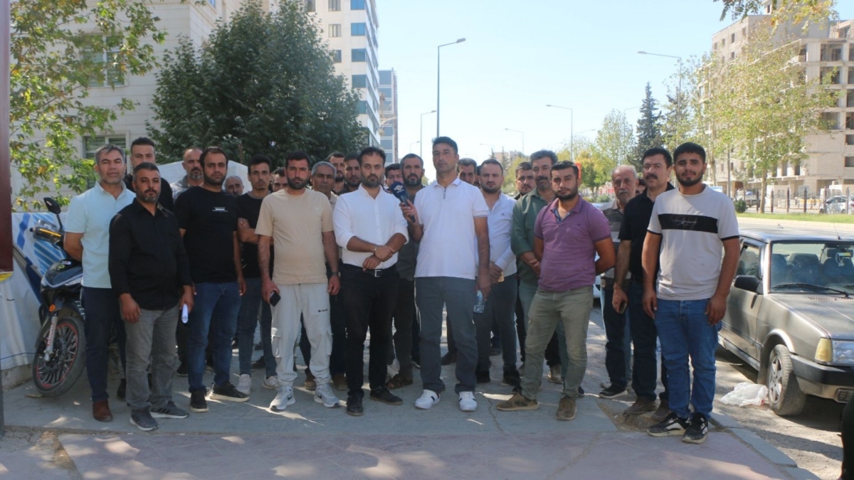 kolelik-kosullarinda-calisiyoruz-alnimizin-terini-istiyoruz