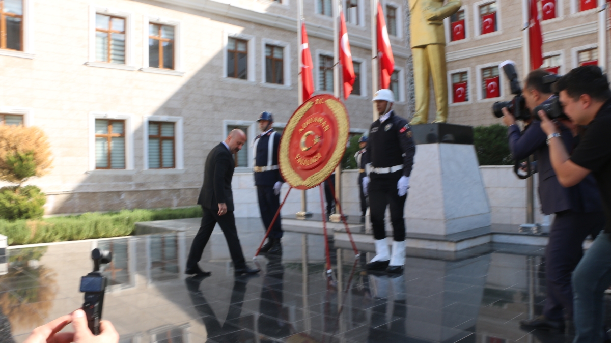 adiyamanda-29-ekim-cumhuriyet-bayrami-toreni-ataturk-anitina-celenk-sunuldu