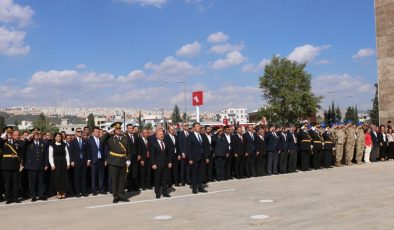 Adıyaman’da 29 Ekim Cumhuriyet Bayramı töreni: Atatürk Anıtı’na çelenk sunuldu