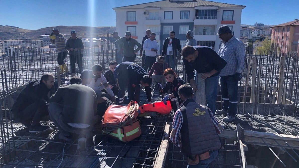 adiyamanda-beton-dokumu-sirasinda-bom-kirildi-1-isci-yaralandi