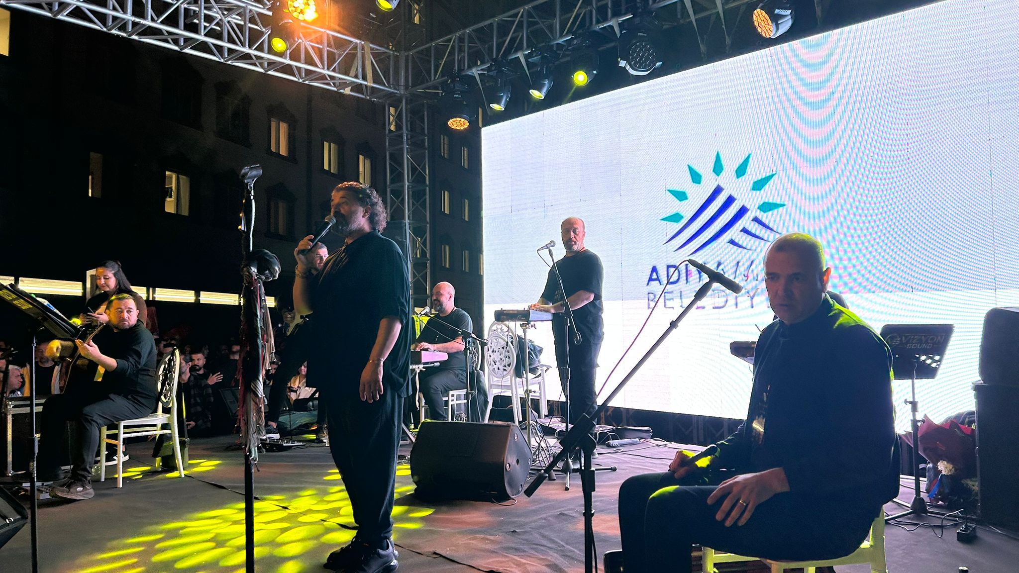 adiyamanda-cumhuriyet-coskusu-kortej-ve-konserle-taclandi