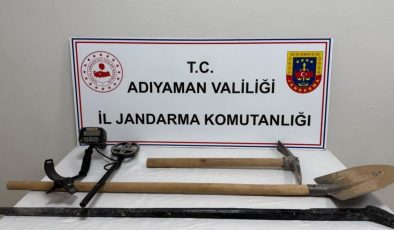 Adıyaman’da define arayan şahıslar jandarmaya yakalandı