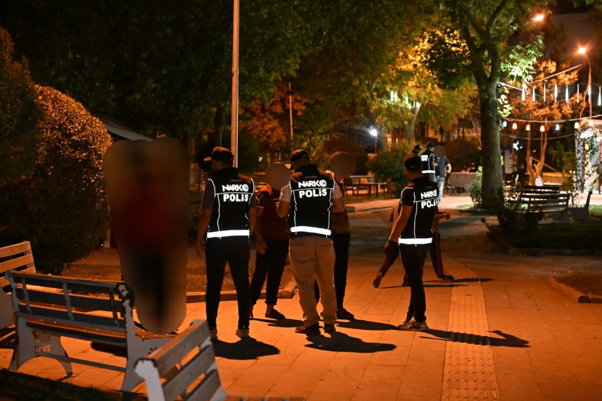 adiyamanda-narkotik-ekiplerinden-narko-alan-uygulamasi