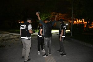 adiyamanda-narkotik-ekiplerinden-narko-alan-uygulamasi