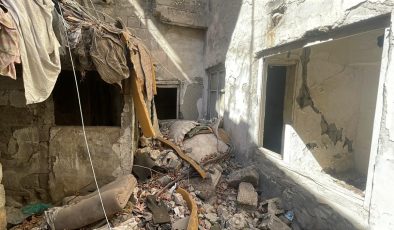 Adıyaman’da yıkılmayan metruk bina tehlike saçıyor