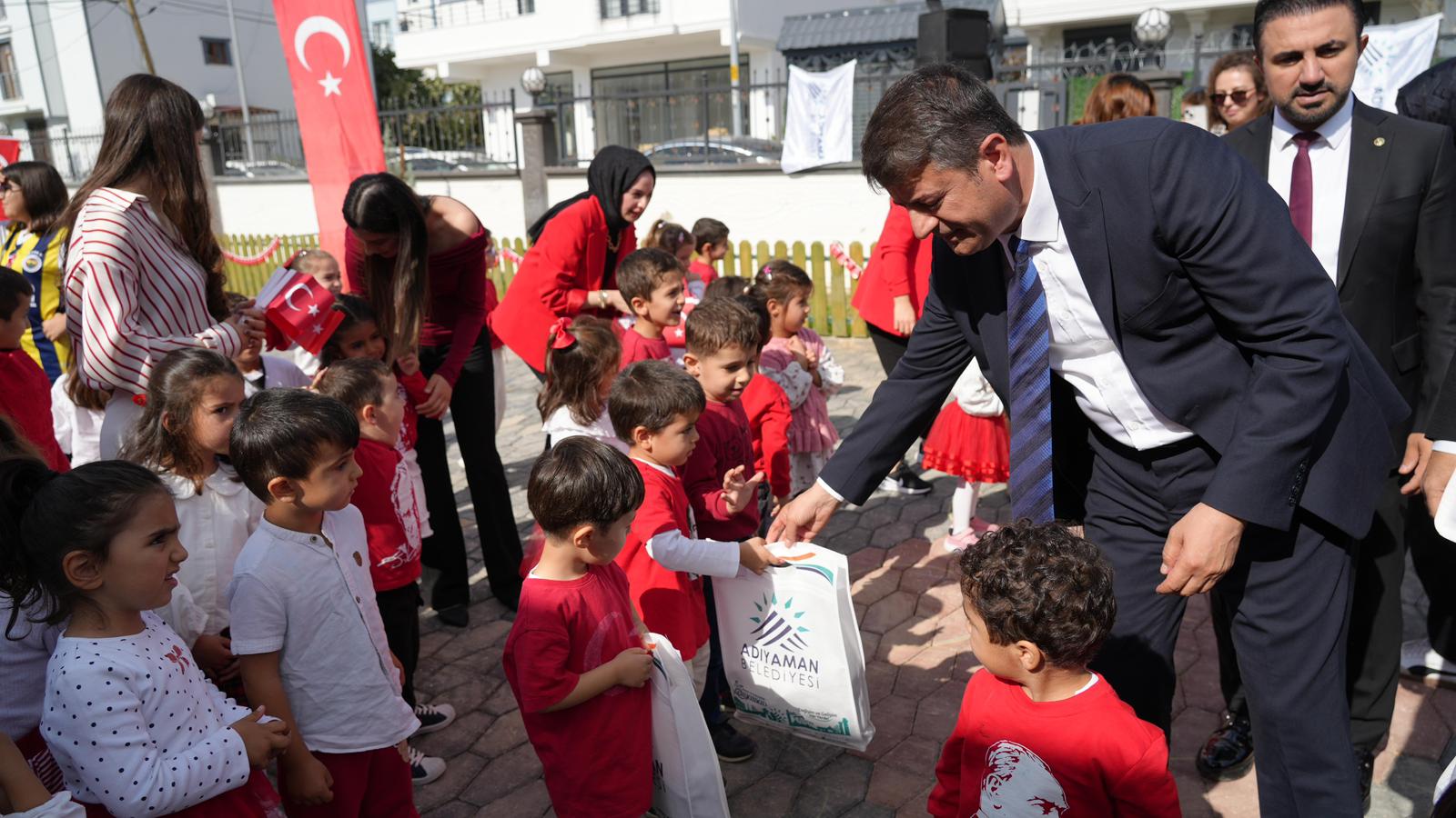 baskan-tutdere-cocuklarin-29-ekim-heyecanina-ortak-oldu