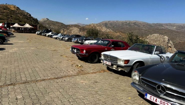 Belçikalı klasik araç tutkunlarından tarih ve adrenalin dolu yolculuk