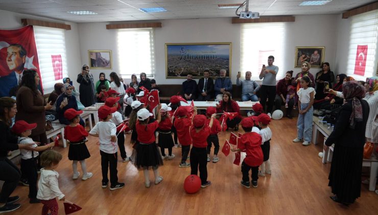 Belediye kreşlerinde miniklerden anlamlı Cumhuriyet Bayramı kutlaması