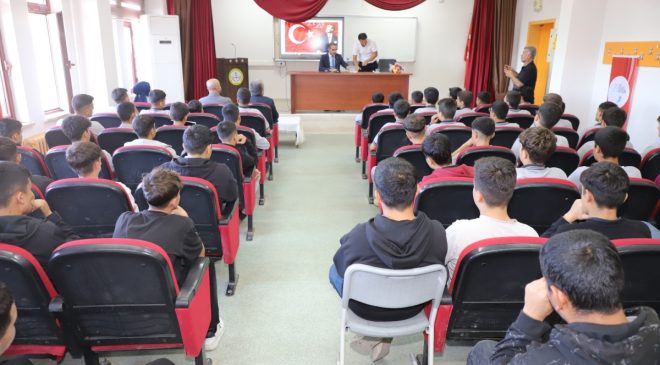 İl Sağlık Müdürü Prof. Dr. Şirik, ‘Kariyer Günleri’nde öğrencilerle buluştu