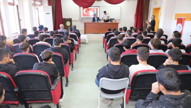 İl Sağlık Müdürü Prof. Dr. Şirik, ‘Kariyer Günleri’nde öğrencilerle buluştu