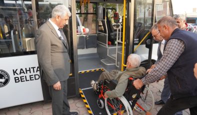 Kâhta Belediyesi araç filosuna 14 yeni araç daha katıldı