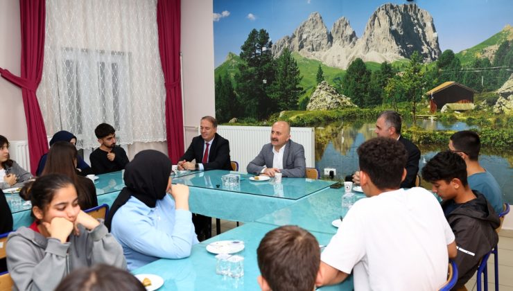 Vali Osman Varol, Fen Lisesi öğrencileriyle bir araya geldi