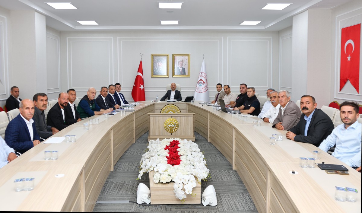 vali-osman-varol-koy-muhtarlariyla-bir-araya-geldi