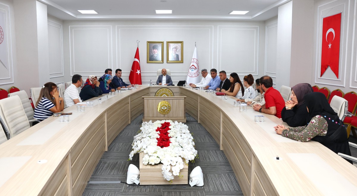 vali-osman-varol-vatandaslarin-istihdam-taleplerini-dinledi