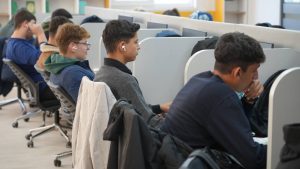 adiyaman-belediyesinin-yasayan-kutuphane-hizmeti-yogun-ilgi-goruyor