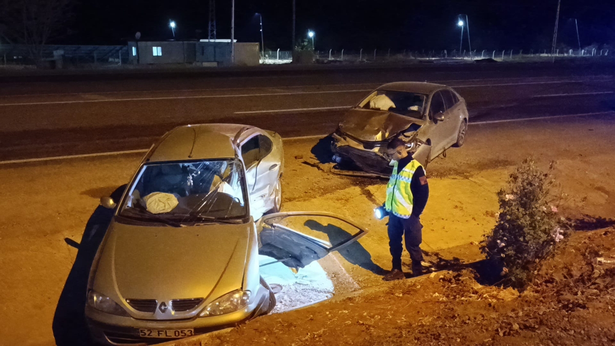 adiyaman-golbasi-yolunda-feci-kaza-12-kisi-yaralandi