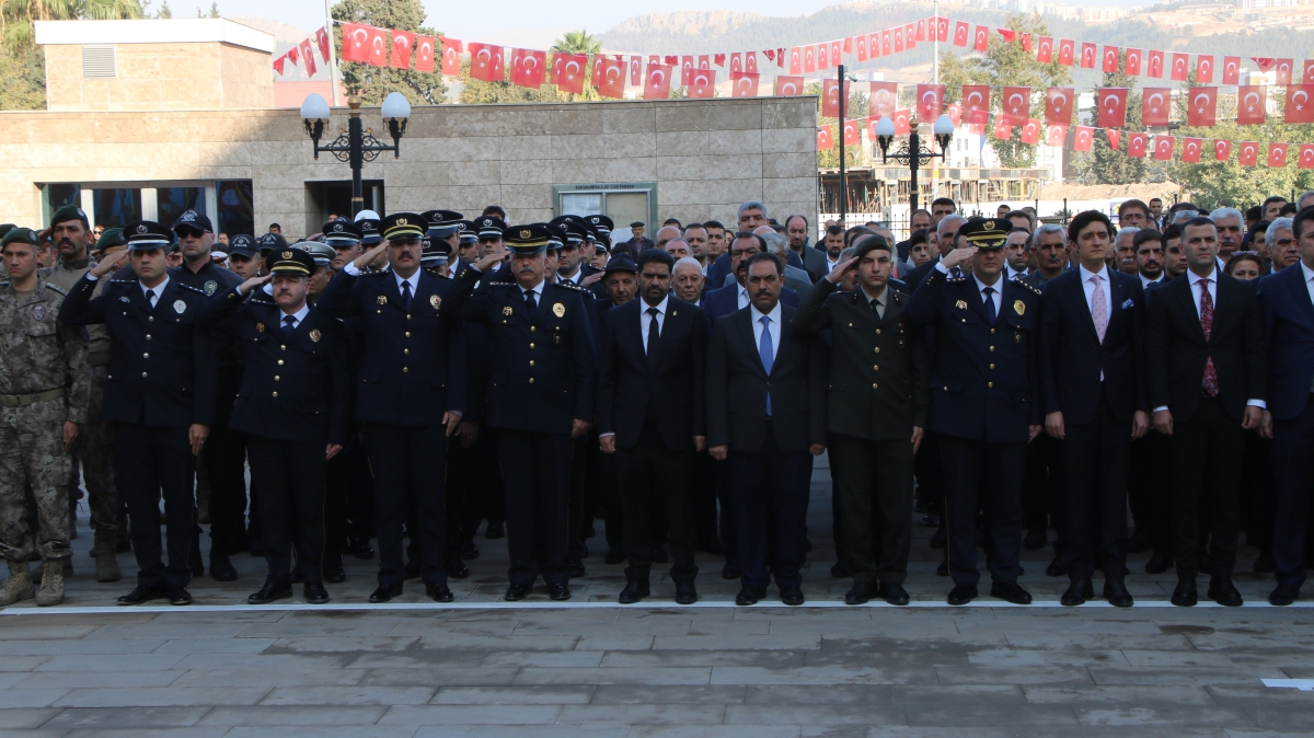 adiyamanda-10-kasim-ataturku-anma-programi-gerceklestirildi