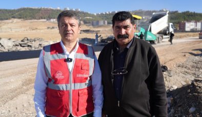 Başkan Tutdere Esentepe’deki asfalt çalışmalarını yerinde inceledi