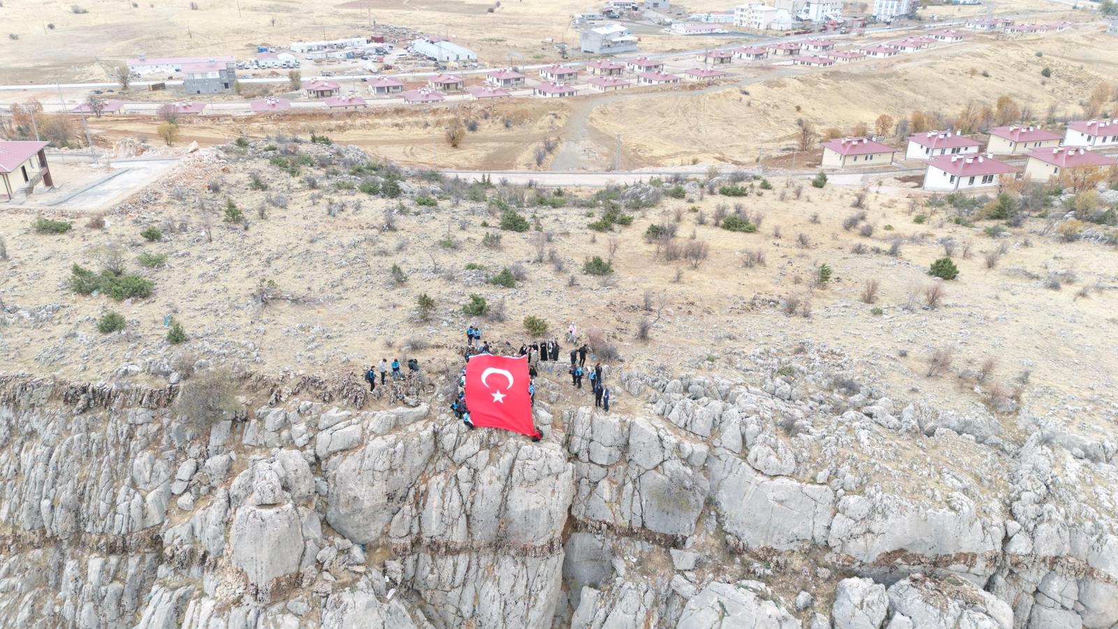 daglarin-zirvesinde-genclik-bulusmasi