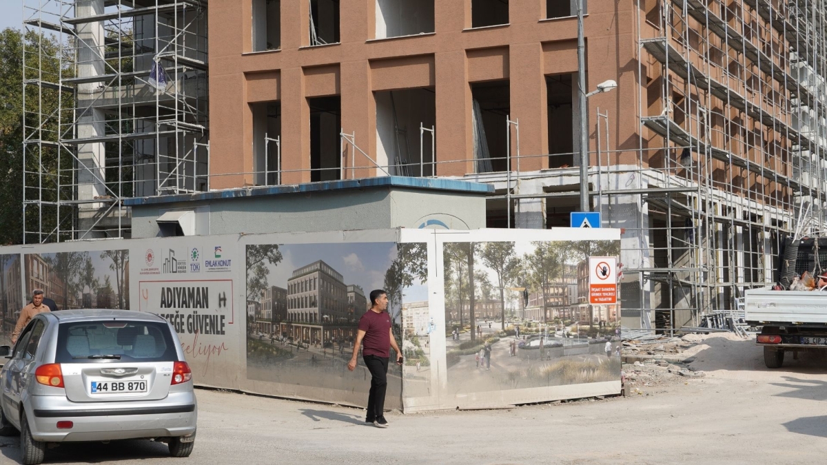 esnaf-isyerlerini-kapatan-trafo-yerlesimine-tepki-gosterdi