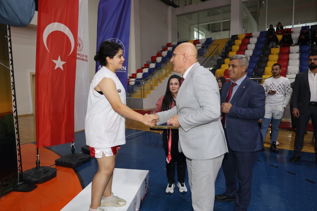 kick-boks-sampiyonasi-adiyamanda-nefes-kesti