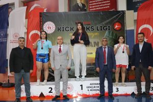 kick-boks-sampiyonasi-adiyamanda-nefes-kesti