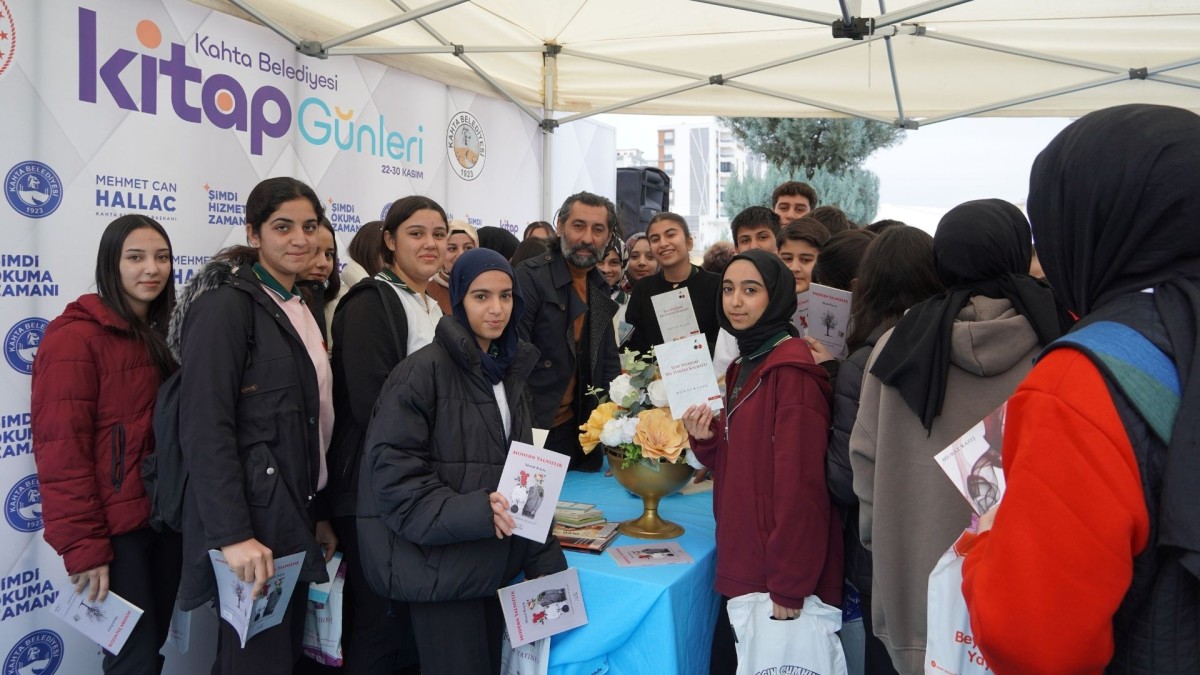 Murat Kayış, Kahta Kitap Günlerinde Okurlarıyla Buluştu