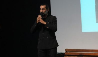 ‘Murat Kayış’tan şiir ve müzik dolu bir gece