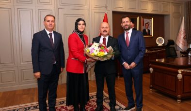 ‘Öğretmenlerimiz geleceğimizi inşa ediyor’