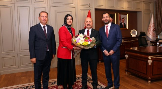 ‘Öğretmenlerimiz geleceğimizi inşa ediyor’