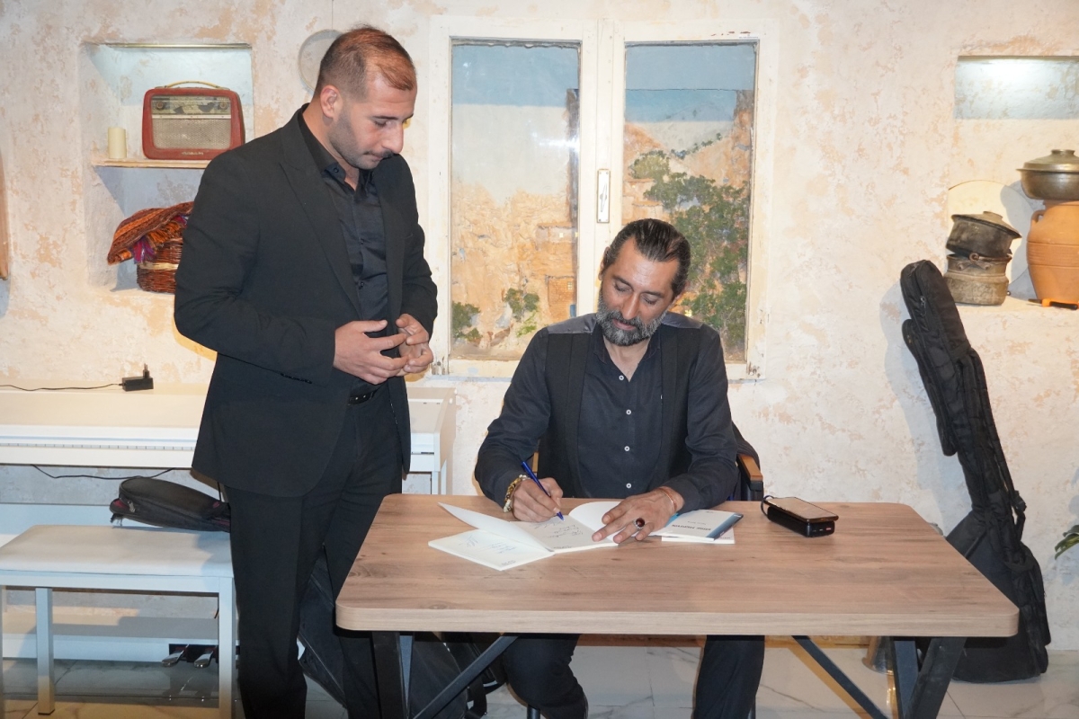 sair-murat-kayistan-siir-ve-muzikle-dolu-bir-gece