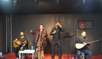 Şair Murat Kayış’tan şiir ve müzikle dolu bir gece