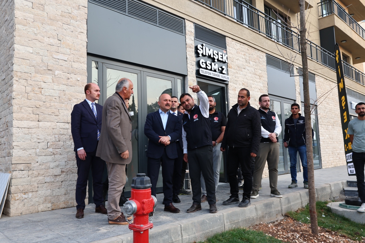 vali-osman-varol-ataturk-bulvarindaki-yeni-isyerlerini-ziyaret-etti